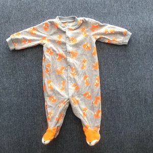 Carter’s fleece 🦊 button foot pajamas 0-3 months